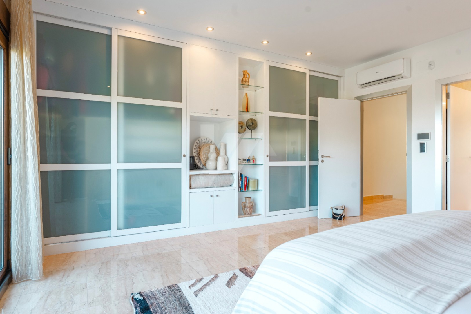 Villa de estilo Ibicenco en venta en Moraira, Costa Blanca.