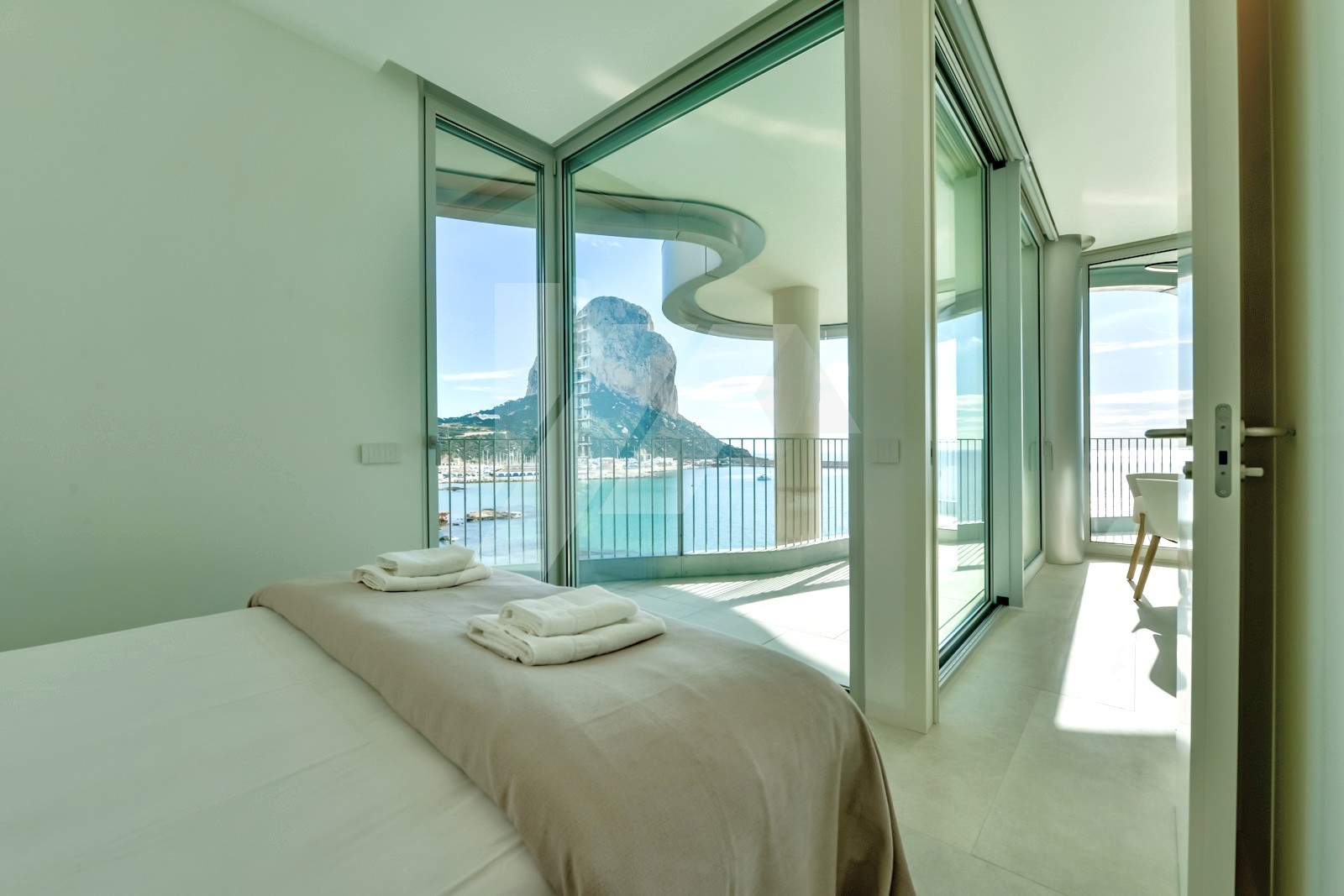 Exclusivo apartamento en venta primera línea de Calpe, Costa Blanca.
