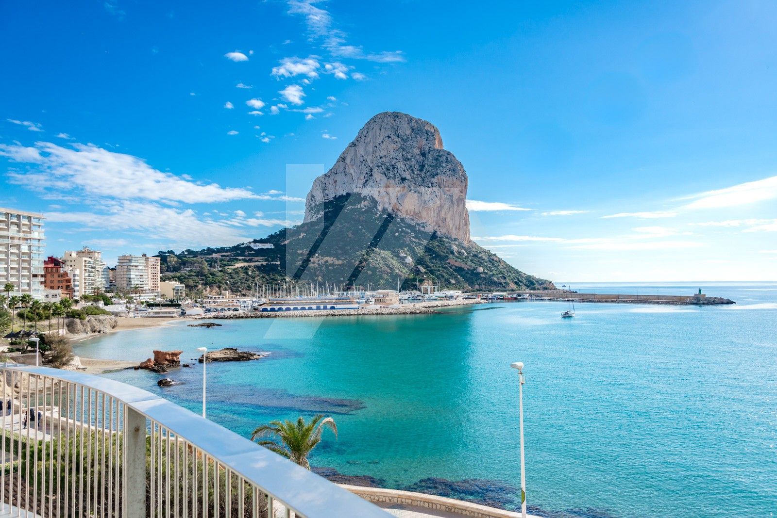 Exclusivo apartamento en venta primera línea de Calpe, Costa Blanca.