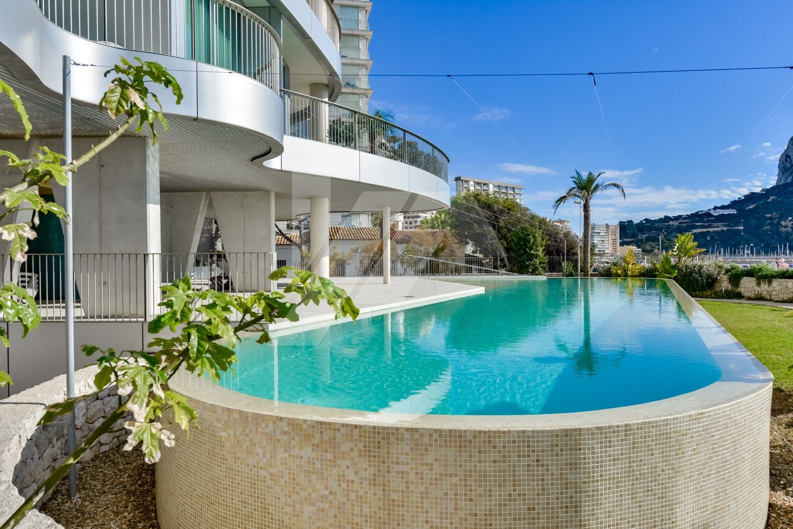 Exclusivo apartamento en venta primera línea de Calpe, Costa Blanca.
