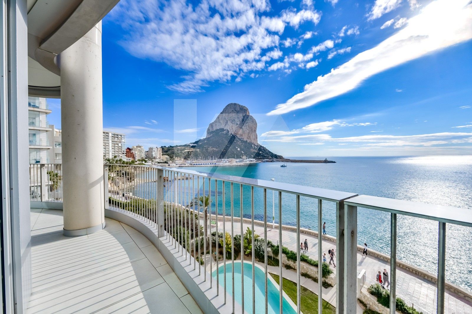 Exclusivo apartamento en venta primera línea de Calpe, Costa Blanca.