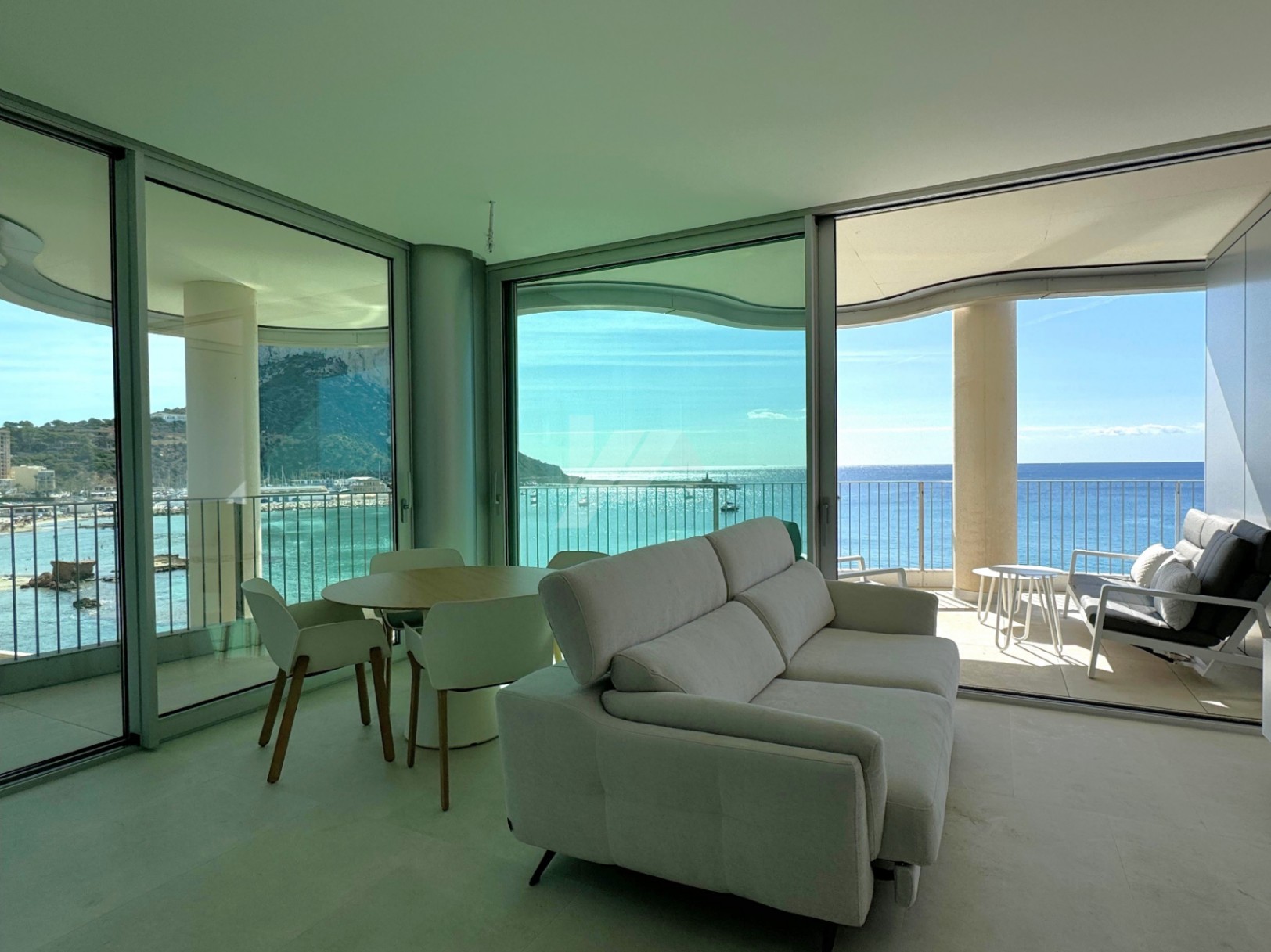 Exclusivo apartamento en venta primera línea de Calpe, Costa Blanca.