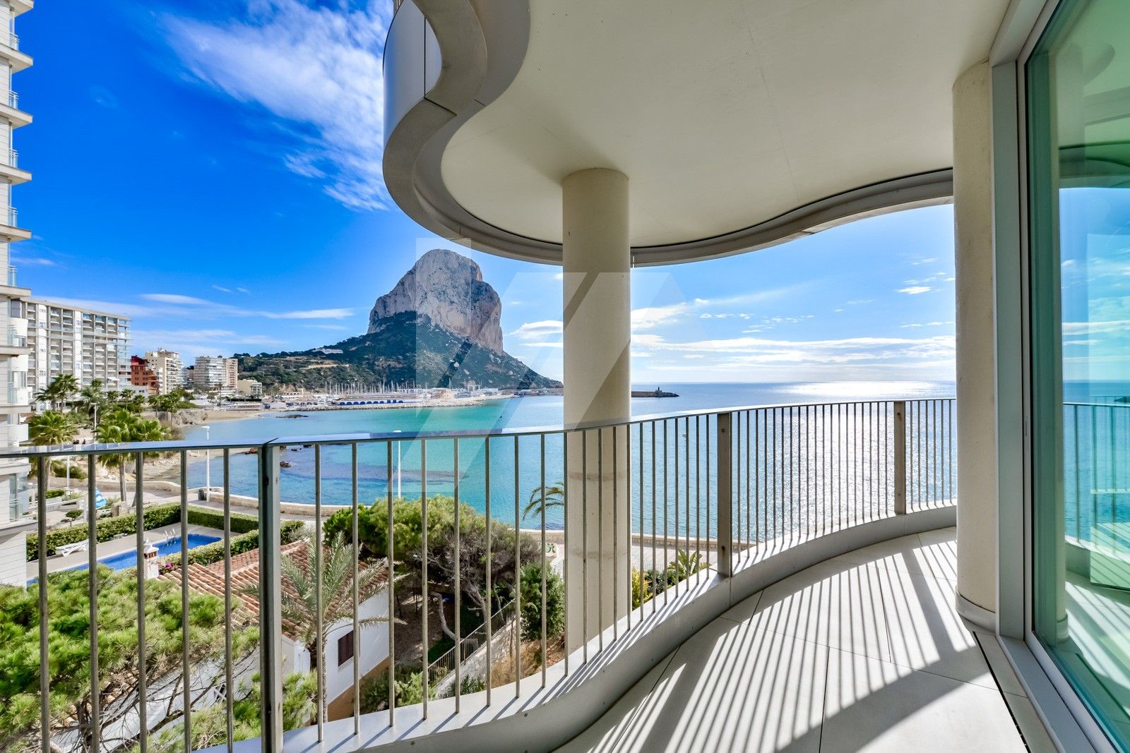 Exclusivo apartamento en venta primera línea de Calpe, Costa Blanca.