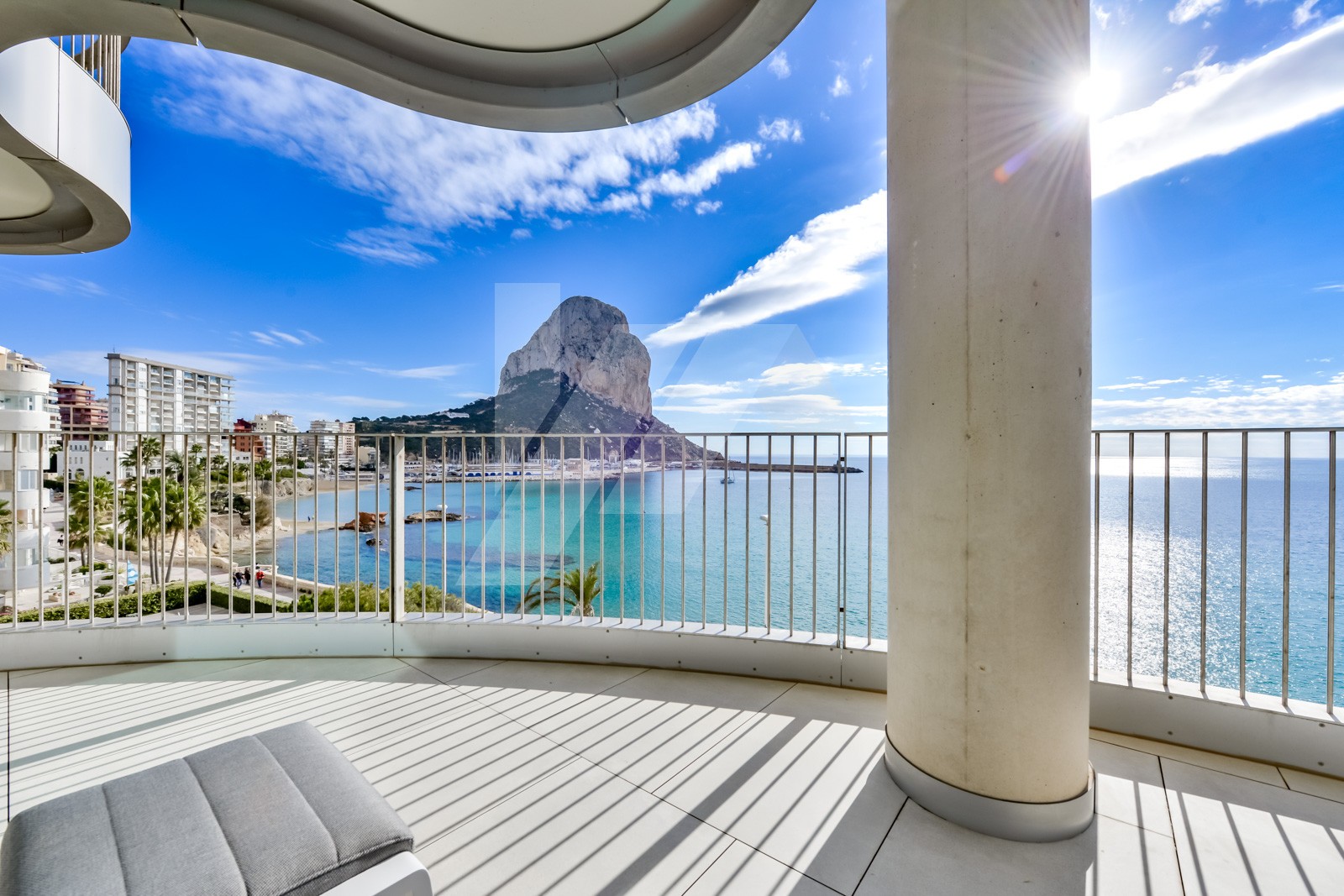 Exclusivo apartamento en venta primera línea de Calpe, Costa Blanca.