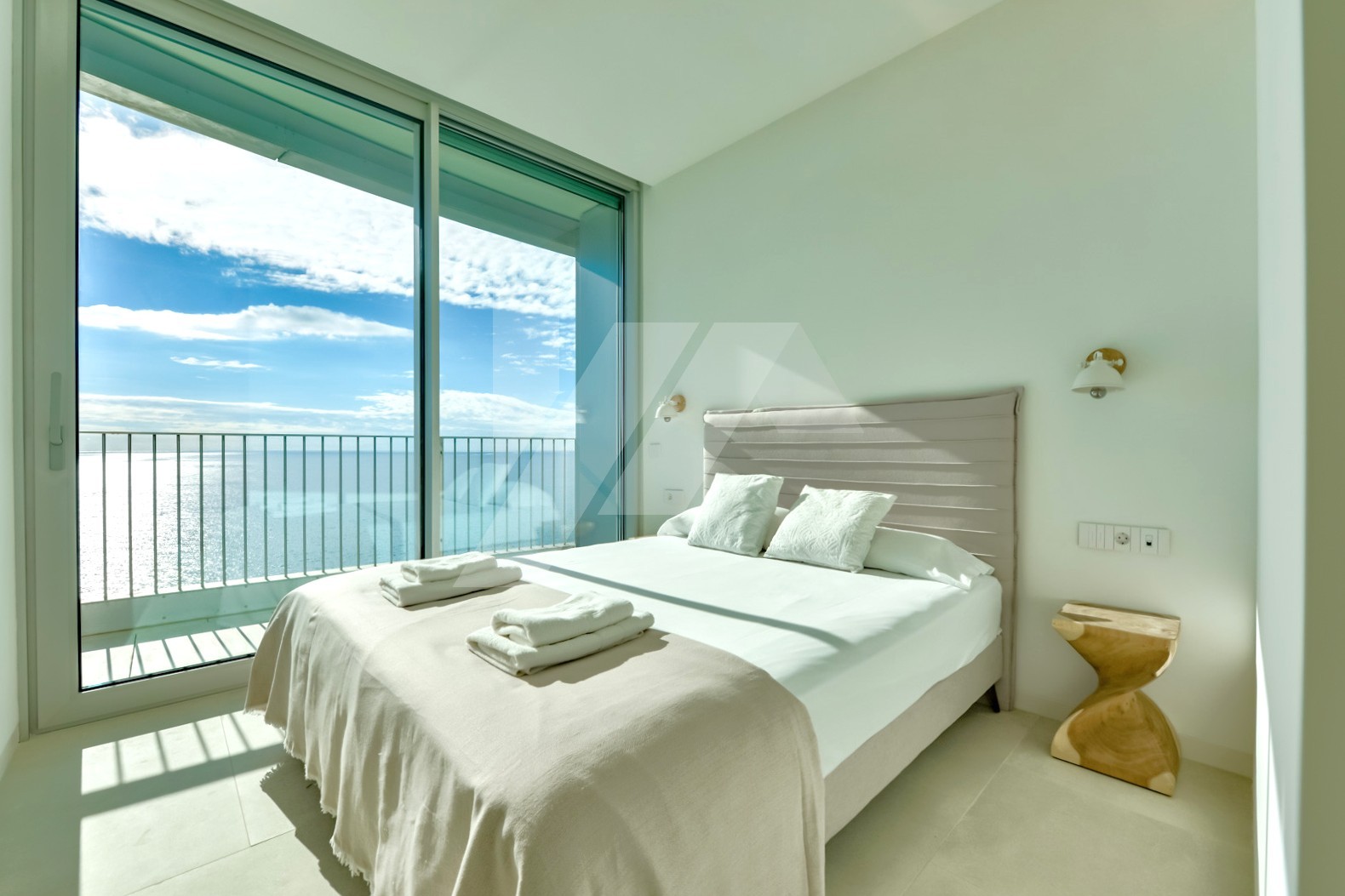 Exclusivo apartamento en venta primera línea de Calpe, Costa Blanca.