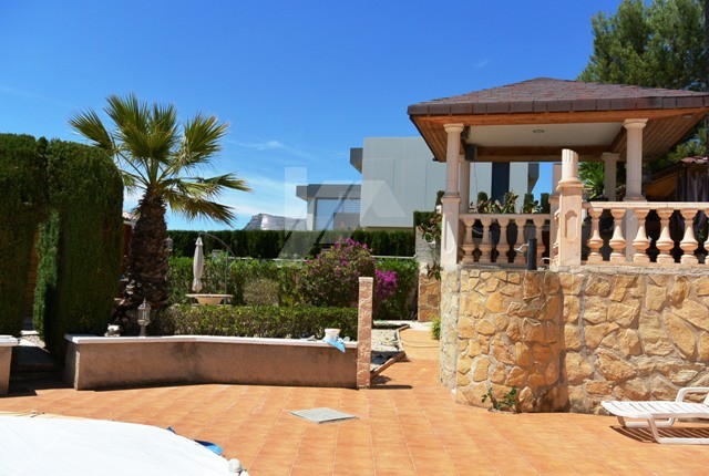 Villa para inversión en venta en Calpe, Costa Blanca.