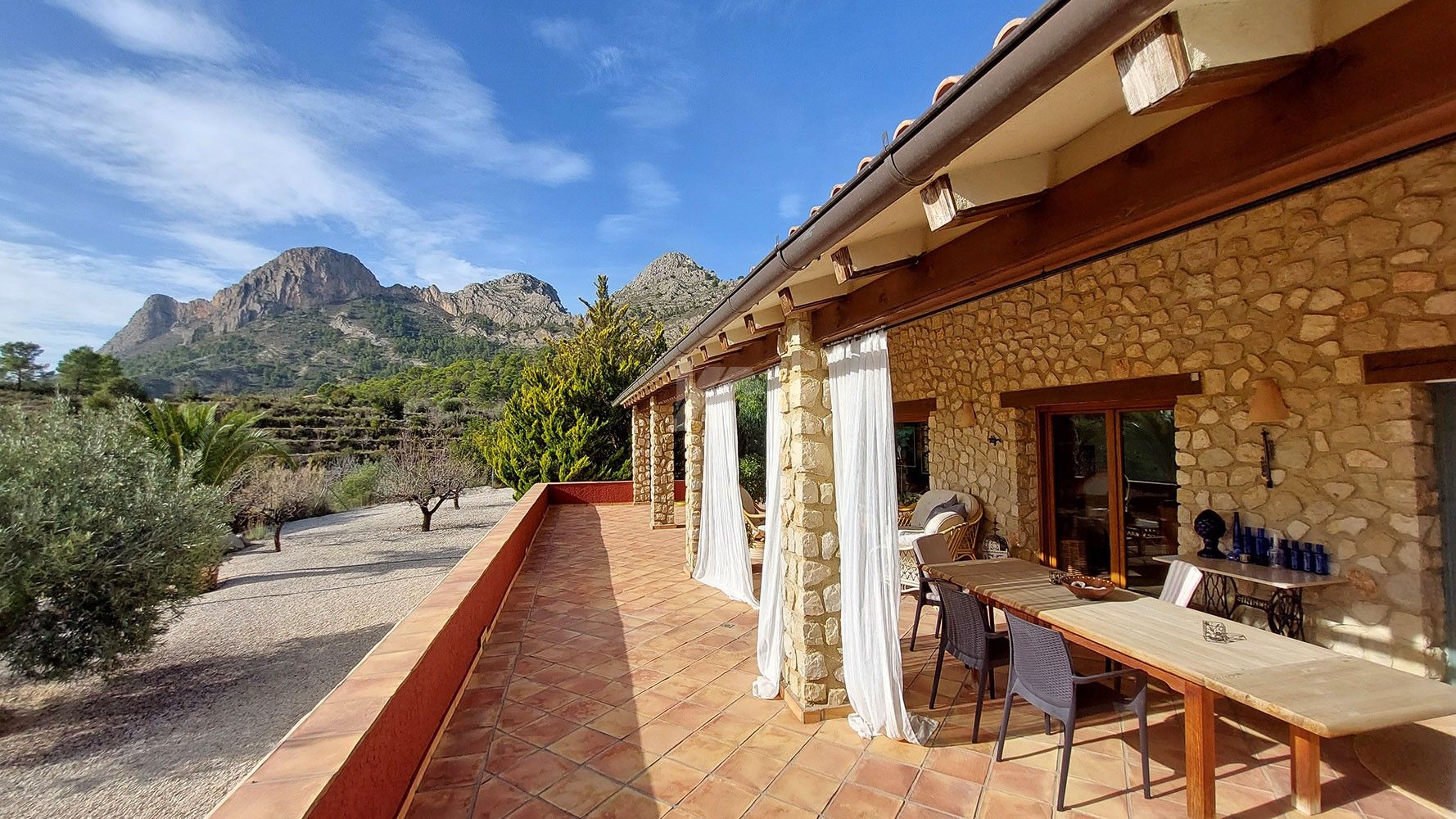 Finca rustica en venta con vistas al mar y montaña en Finestrat, Costa Blanca