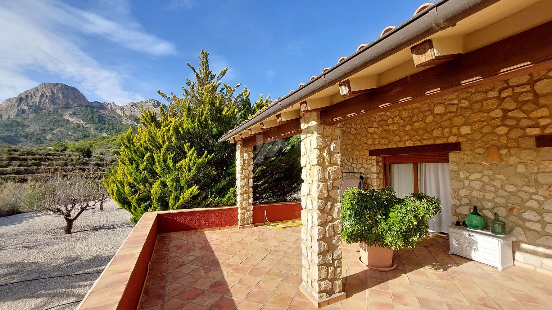 Finca rustica en venta con vistas al mar y montaña en Finestrat, Costa Blanca
