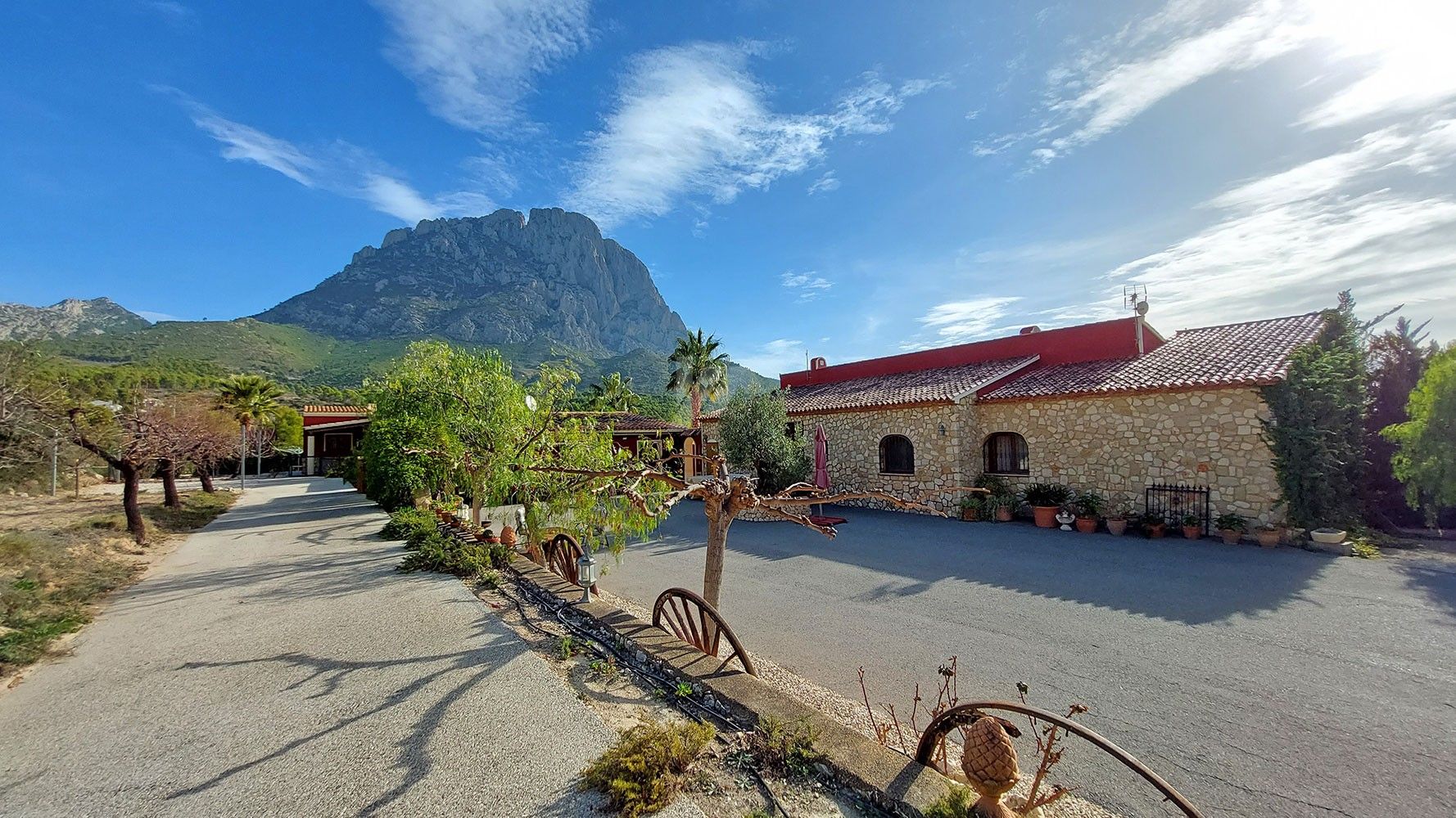 Finca rustica en venta con vistas al mar y montaña en Finestrat, Costa Blanca