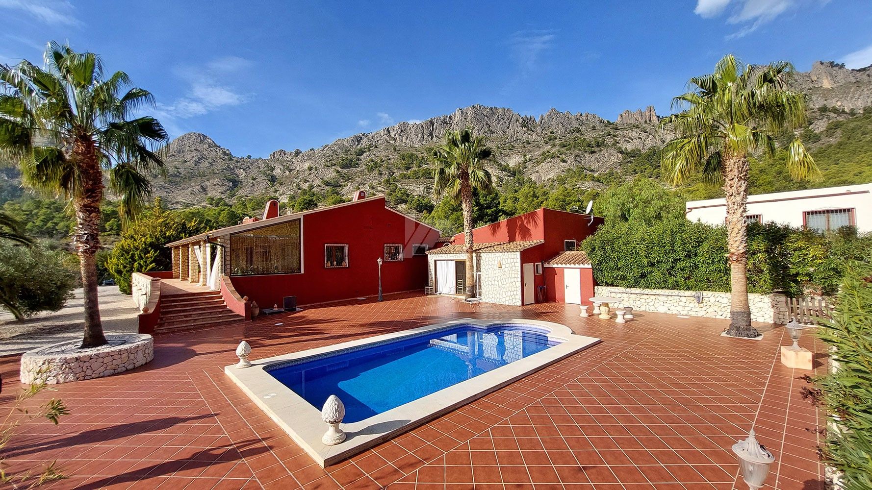 Finca rustica en venta con vistas al mar y montaña en Finestrat, Costa Blanca