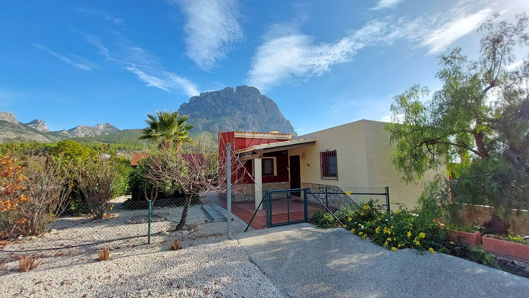 Finca rustica en venta con vistas al mar y montaña en Finestrat, Costa Blanca