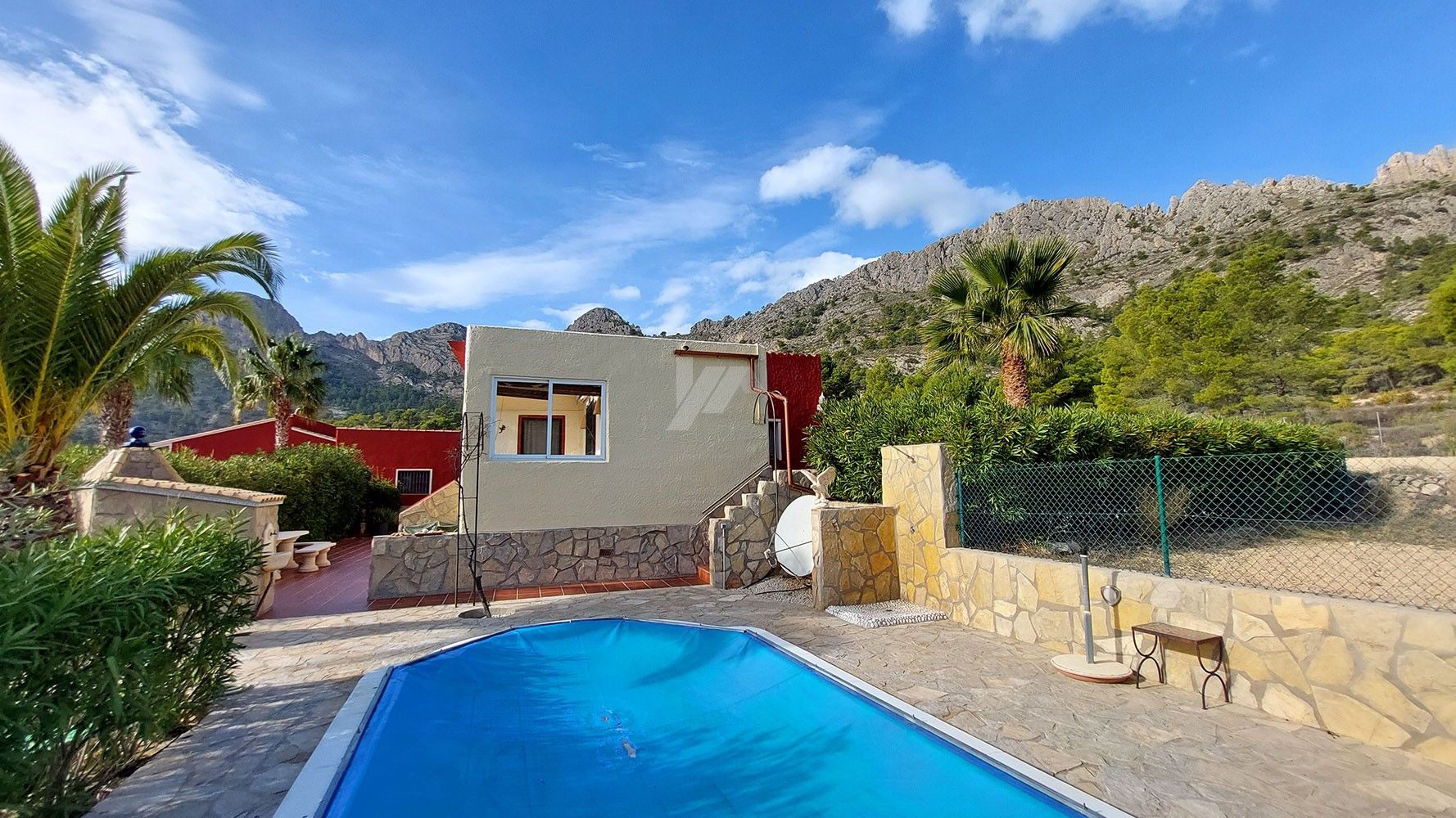 Finca rustica en venta con vistas al mar y montaña en Finestrat, Costa Blanca