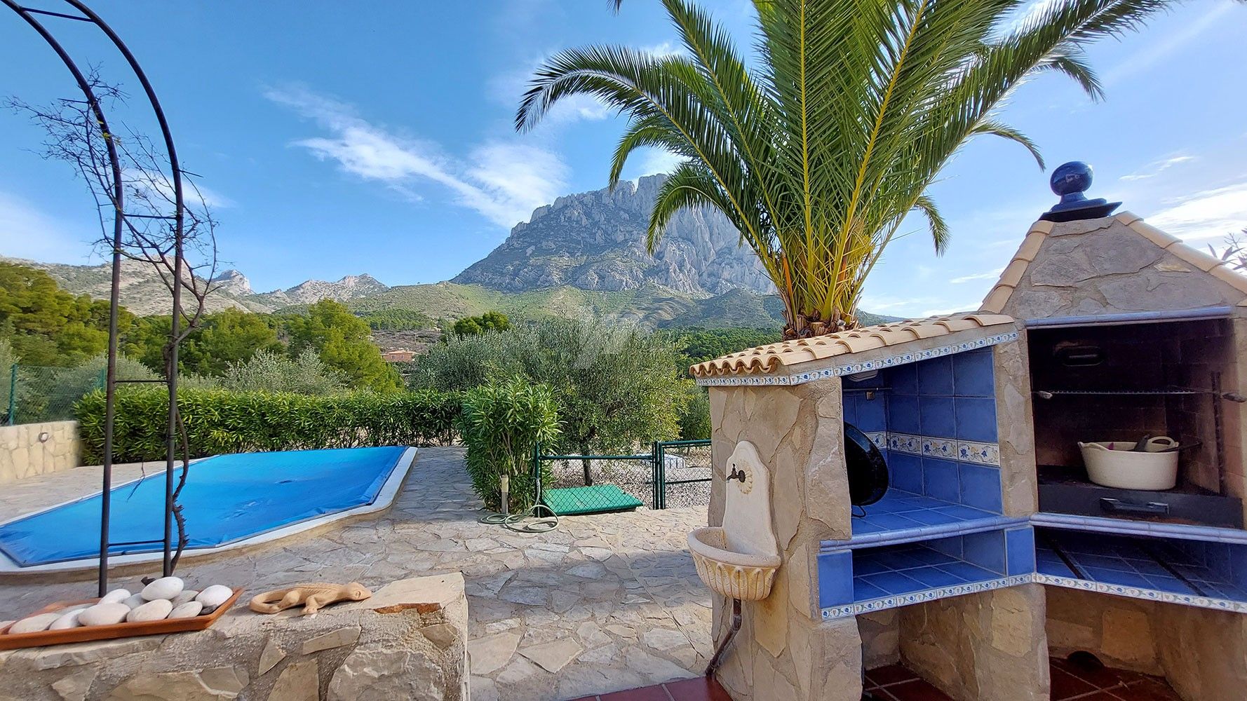 Finca rustica en venta con vistas al mar y montaña en Finestrat, Costa Blanca