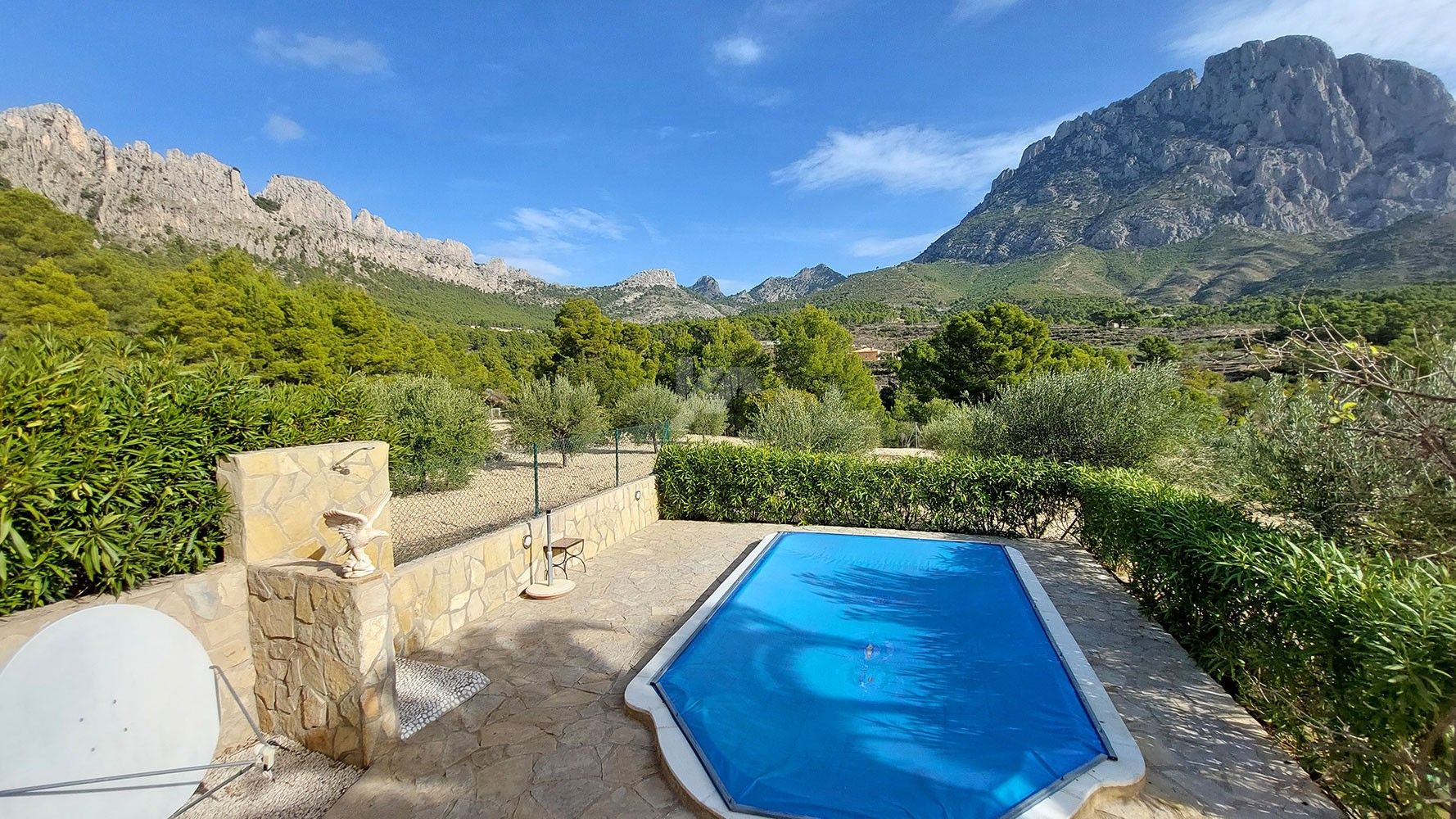 Finca rustica en venta con vistas al mar y montaña en Finestrat, Costa Blanca