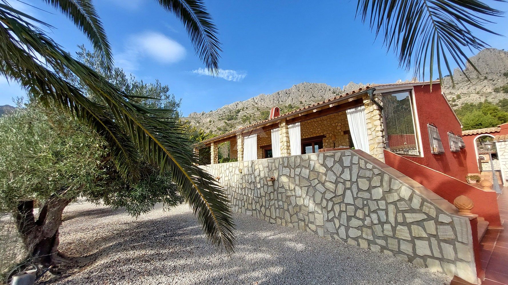 Finca rustica en venta con vistas al mar y montaña en Finestrat, Costa Blanca