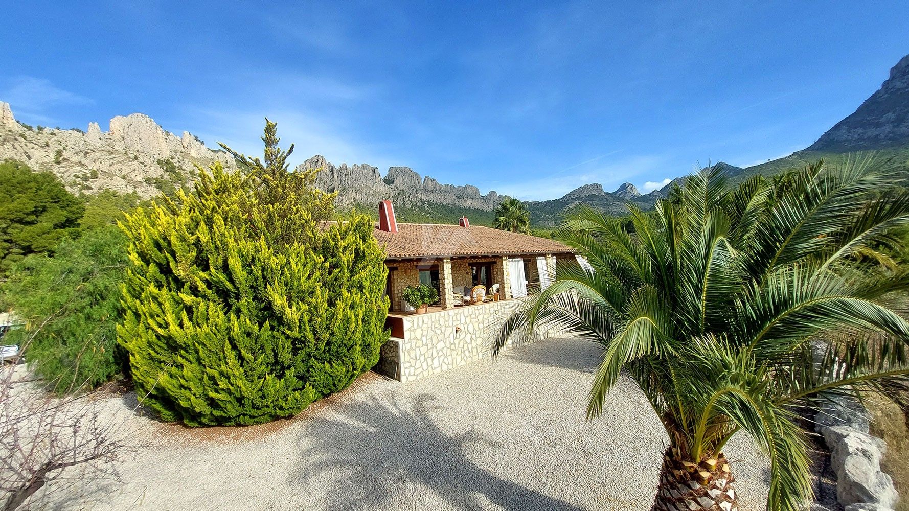 Finca rustica en venta con vistas al mar y montaña en Finestrat, Costa Blanca