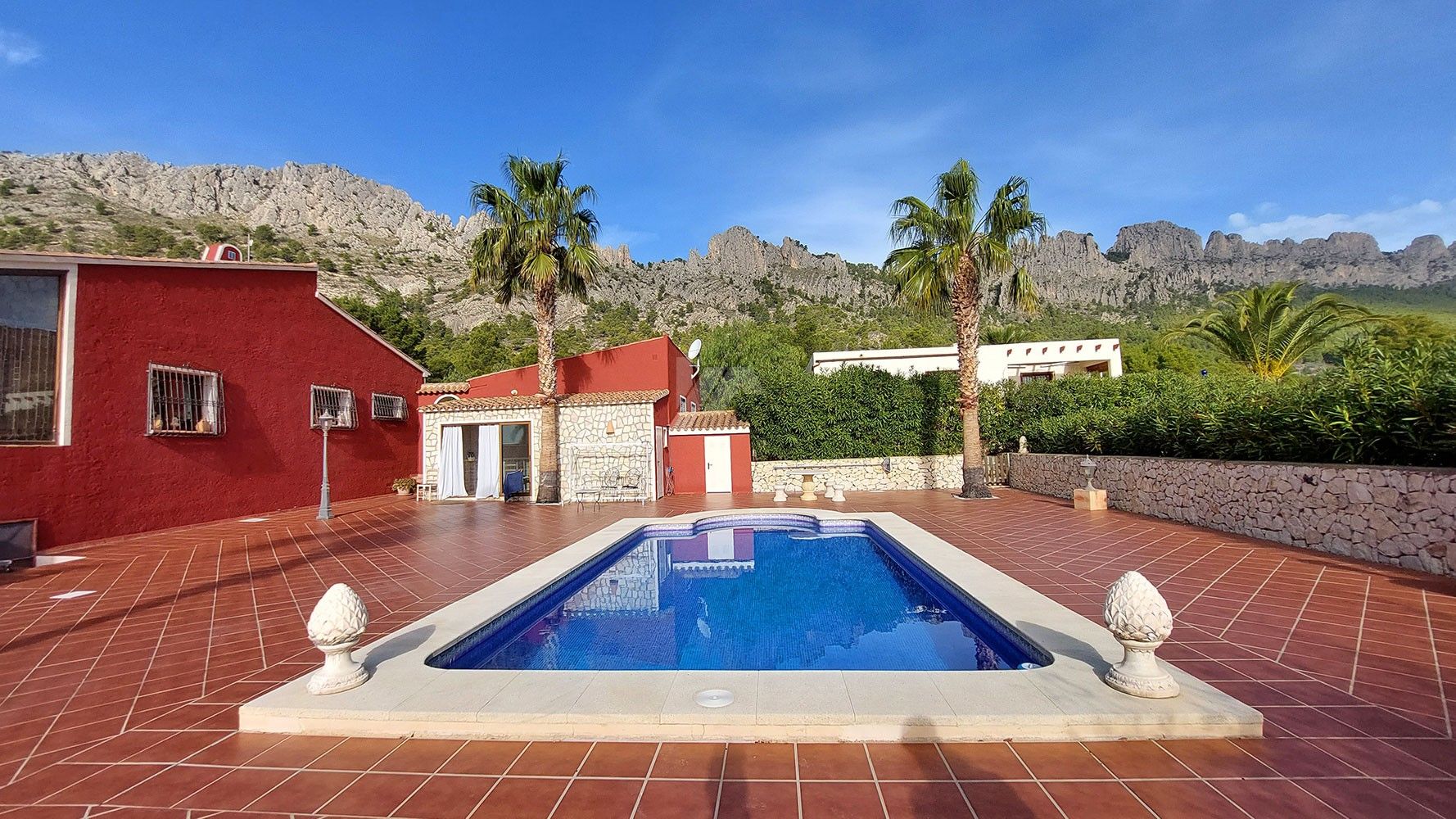 Finca rustica en venta con vistas al mar y montaña en Finestrat, Costa Blanca