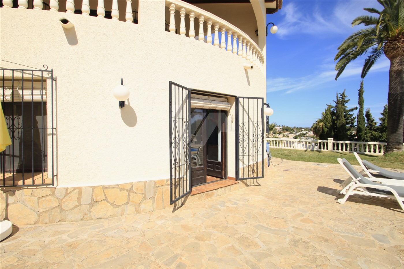 Villa en exclusiva con vistas al mar en Benissa, Costa Blanca.