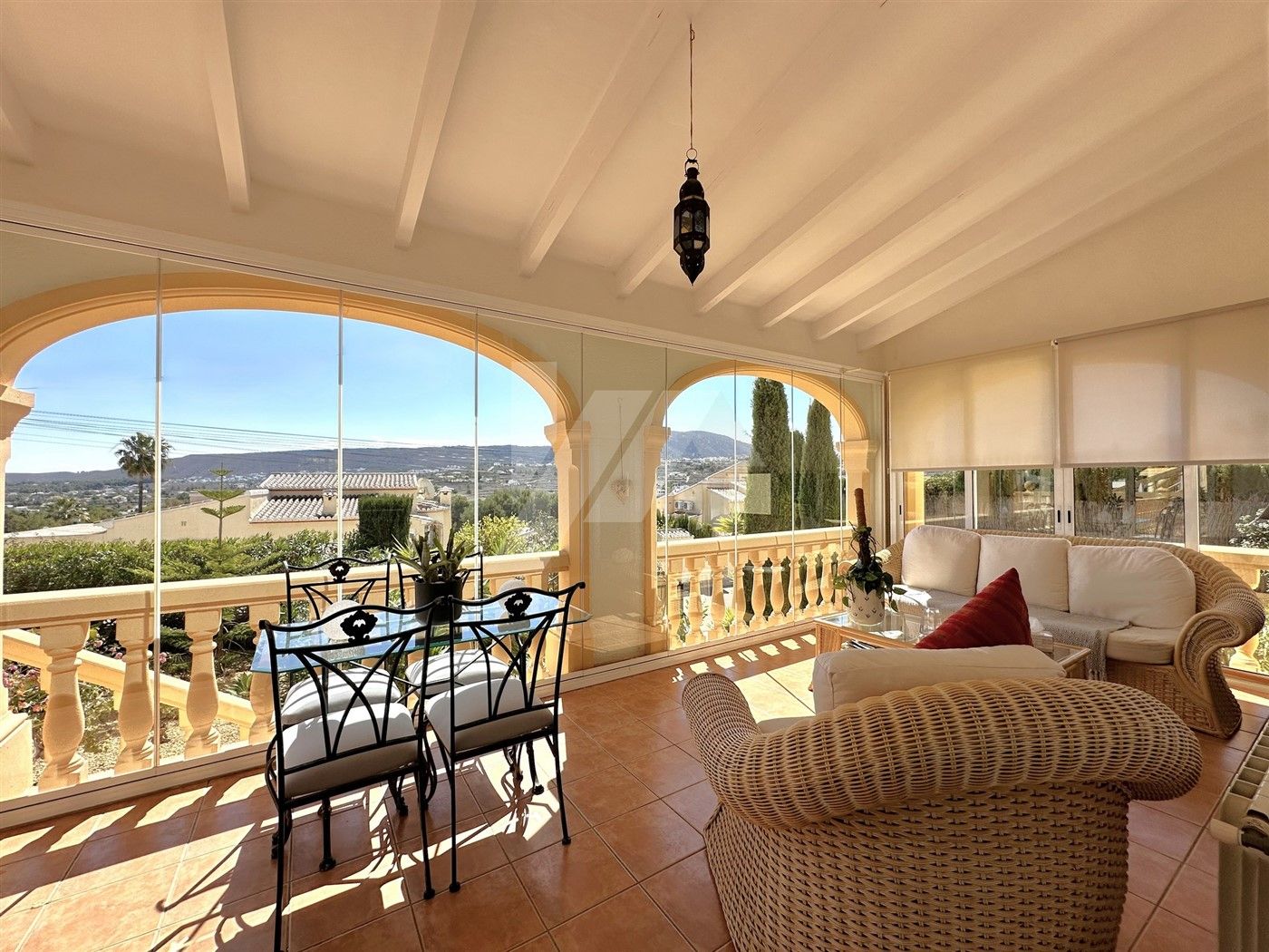 Encantadora villa mediterránea en venta en Benitachell, con vistas abiertas a la montaña.