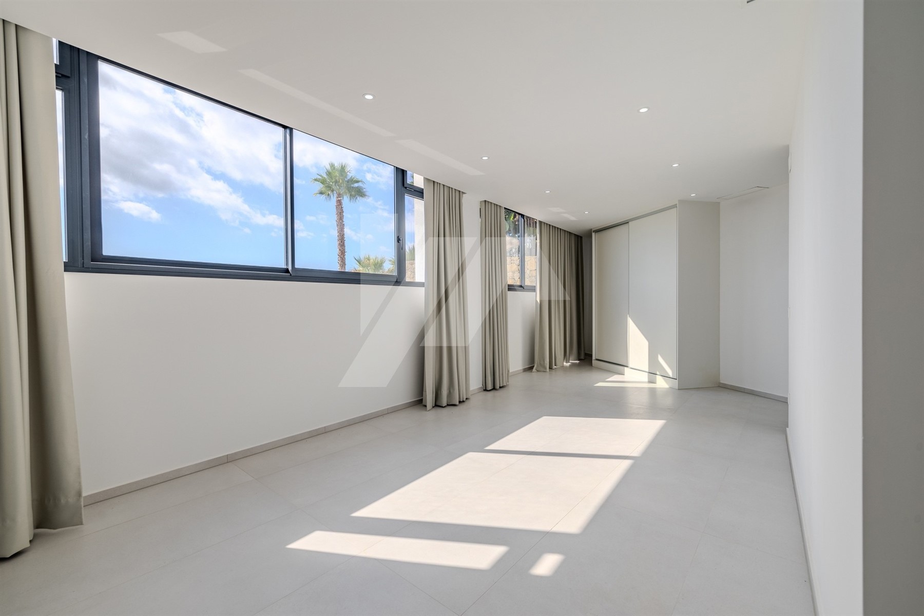 Villa de lujo moderna con vistas abiertas al mar y al Peñon de Ifach, Benissa.