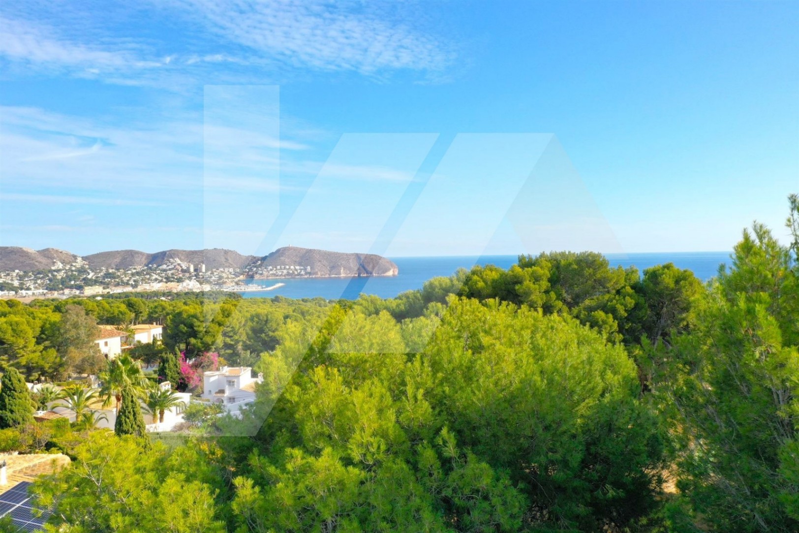 Villa con vistas panorámicas al mar en venta en Moraira, Costa Blanca.