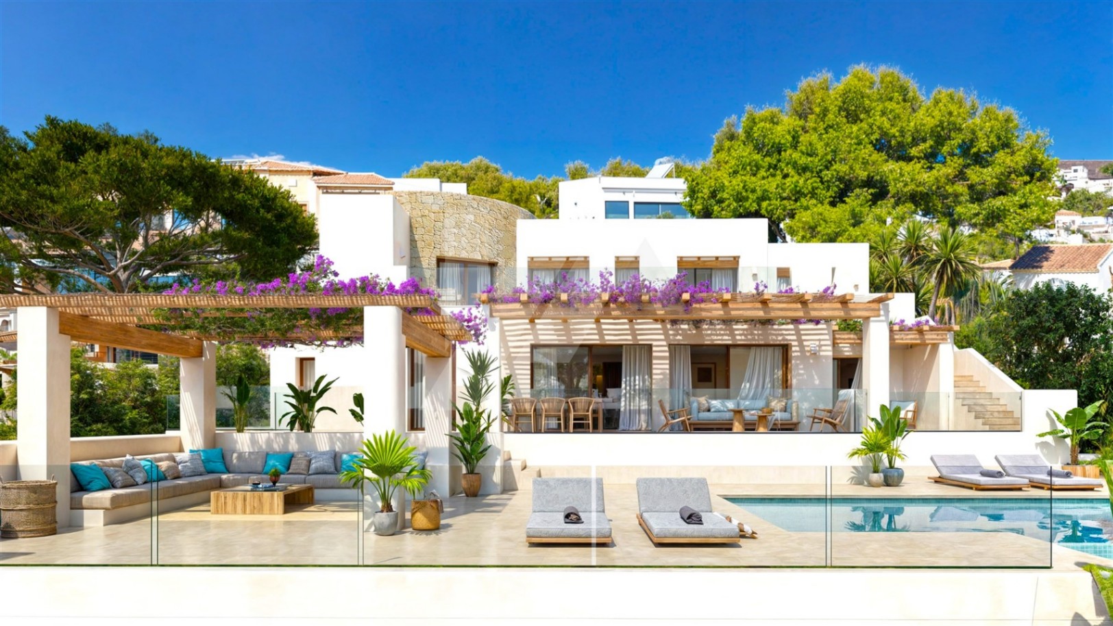 Villa con vistas panorámicas al mar en venta en Moraira, Costa Blanca.