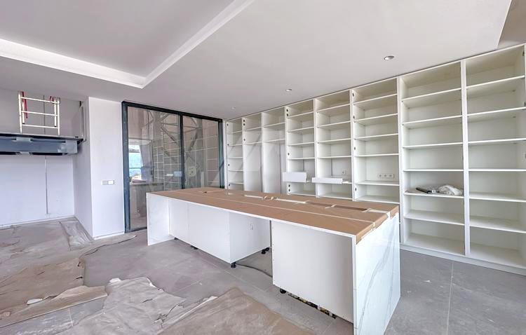 Villa-Chalet moderno en venta en Altea Hills con 4 dormitorios y piscina infinity.