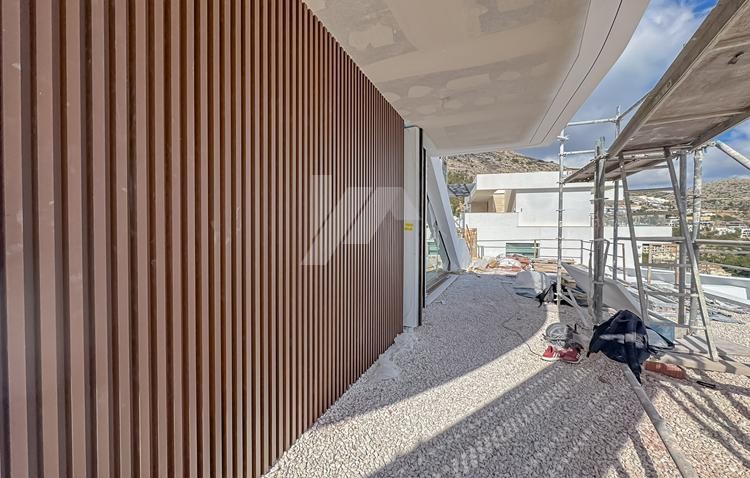Villa-Chalet moderno en venta en Altea Hills con 4 dormitorios y piscina infinity.