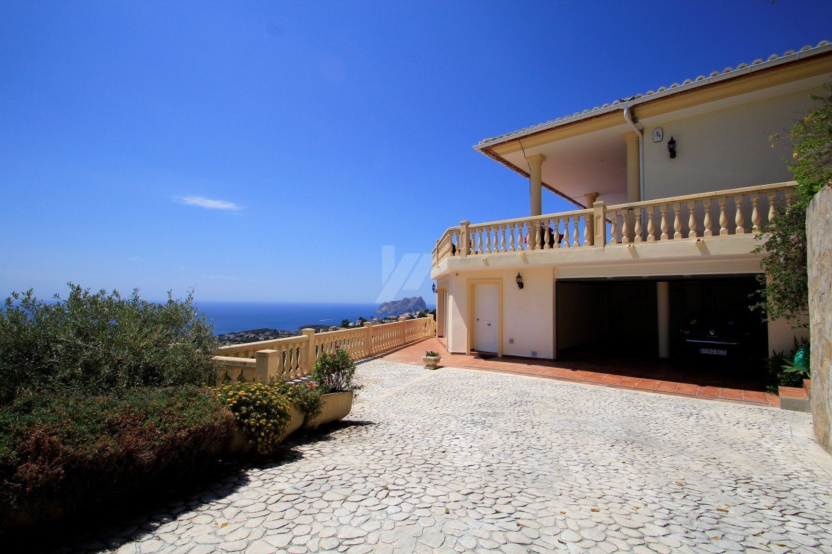 Villa panorámica con vistas al mar en venta en Teulda-Moraira, Costa Blanca.