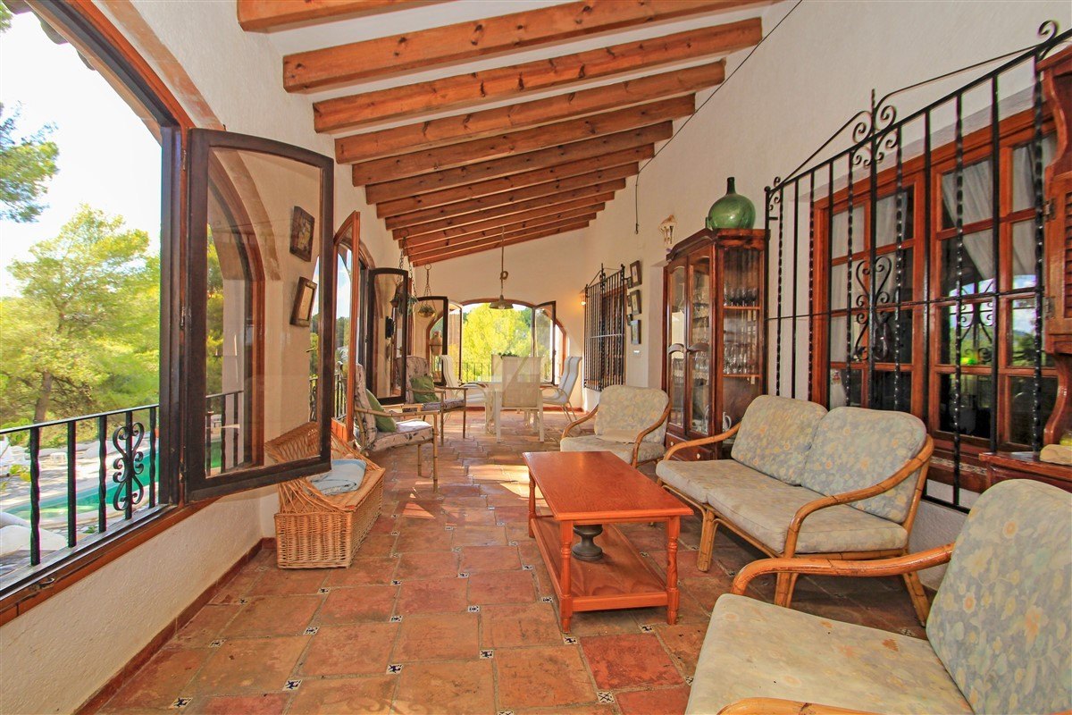 Villa en venta en Moraira, a poca distancia del pueblo.